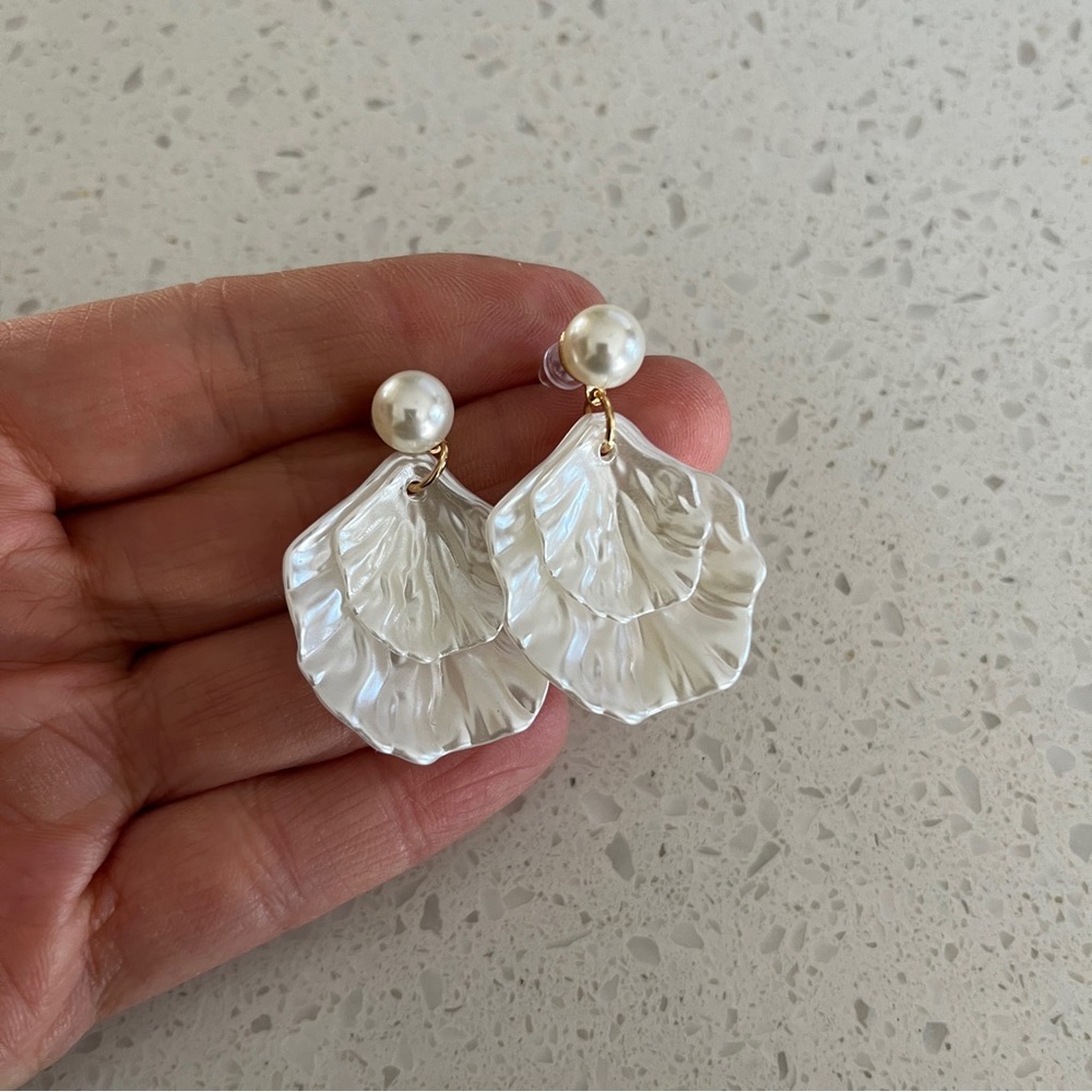 Faux Pearl Decor Shell Design Drop Earrings - Picture 4 of 8